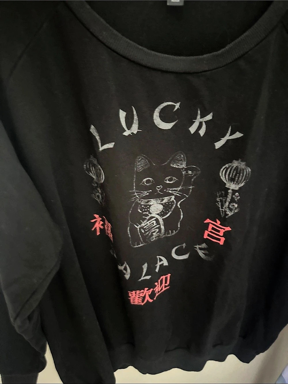 Torrid Lucky Palace Beckoning Cat Graphic Sweatshirt Size 2 Black & Red